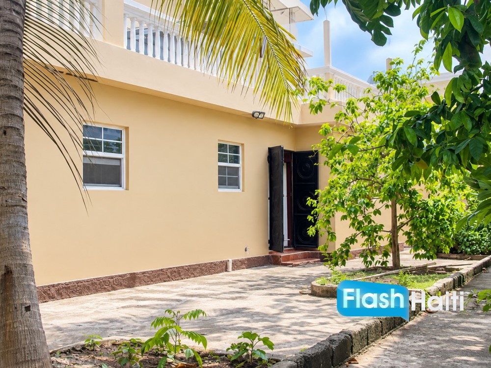Maison Basse avec Cour Clôturée et 2 Puits à Cap-Haïtien