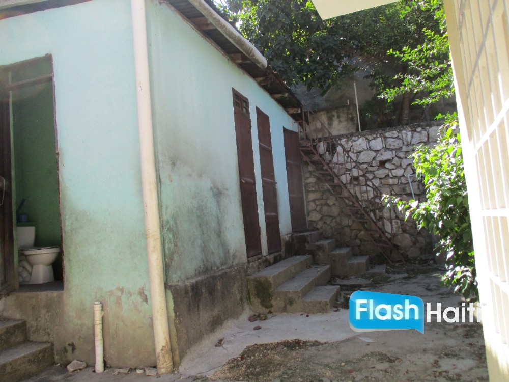 Belle Maison 3 Chambres avec Jardin à Juvenat, Pétion-Ville