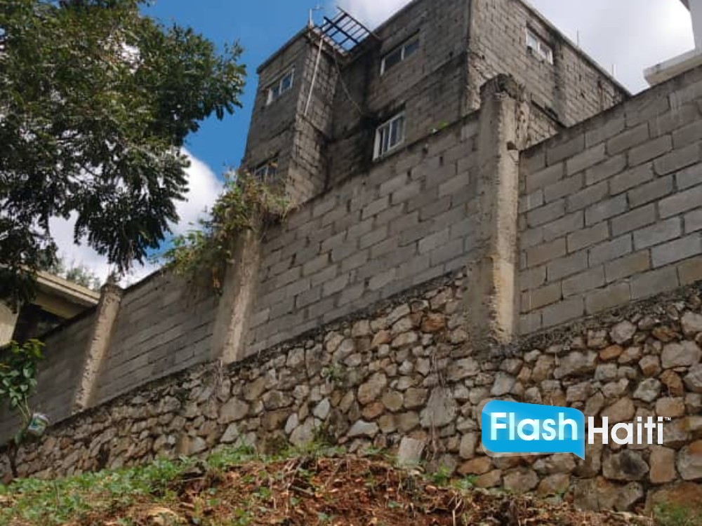 Maison en montagne à Thomassin 25 – Opportunité à prix négociable