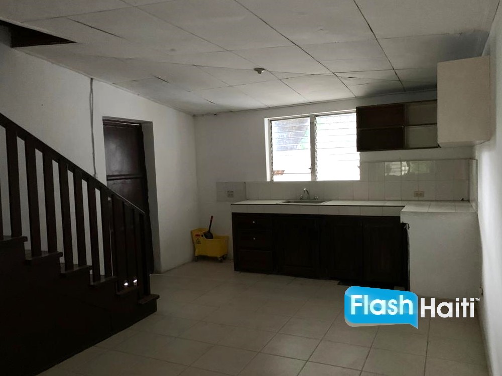 Maison d’Exception à Vendre à Pacot avec Vue Mer Panoramique