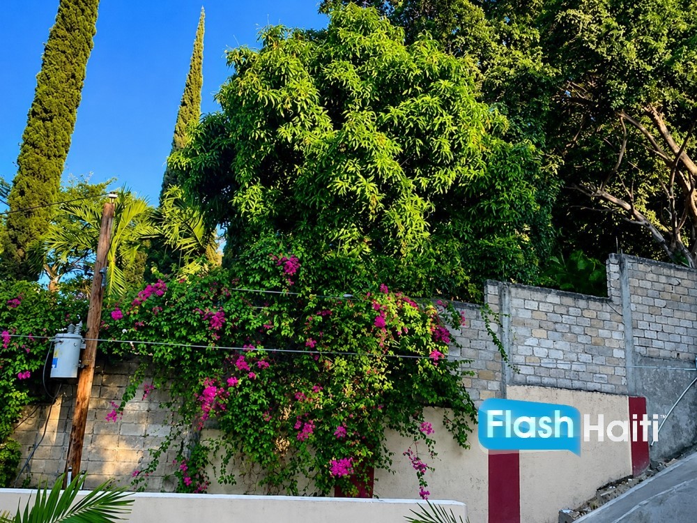 Spacious Duplex with Stunning Views – Route de Frères