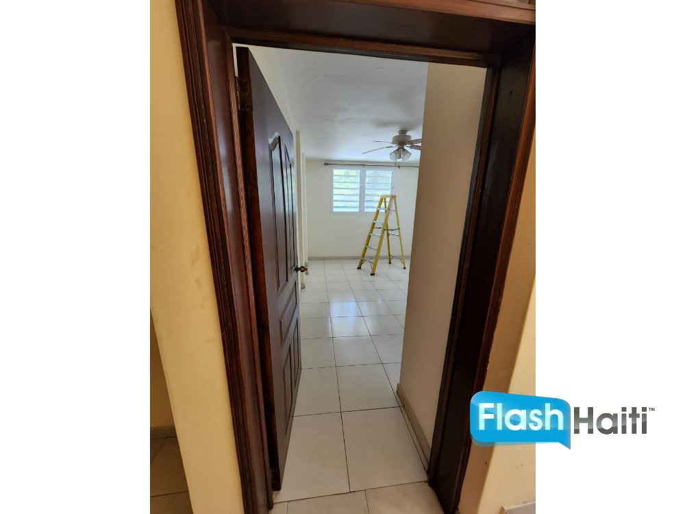 Spacious 5-Bedroom House with Pool for Rent in Pèlerin 5