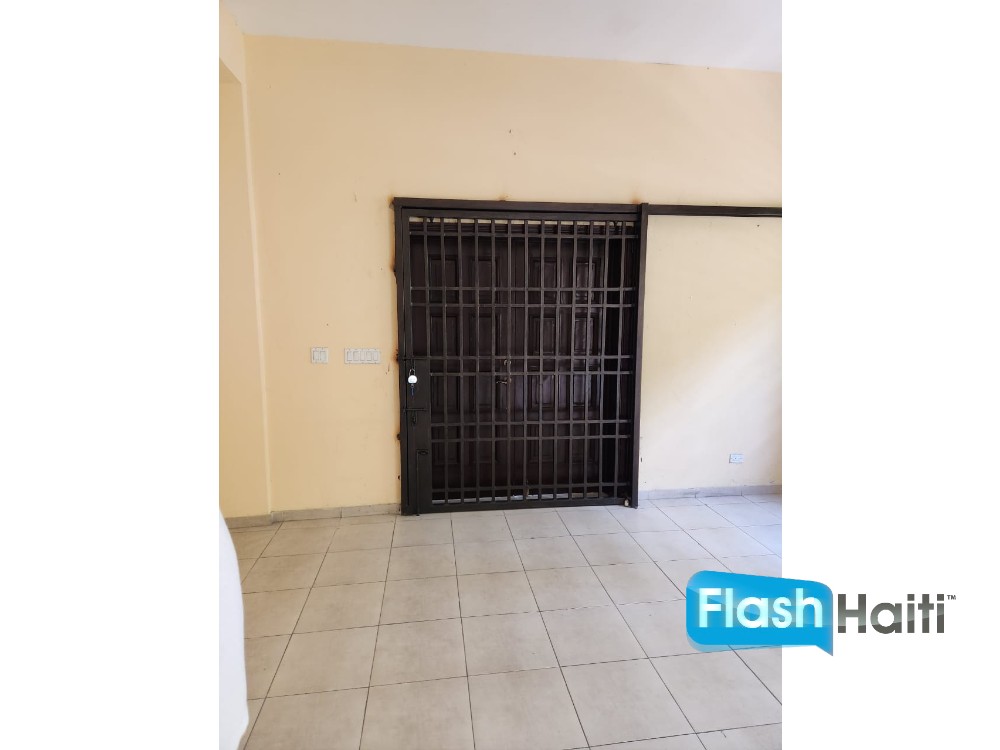 Spacious 5-Bedroom House with Pool for Rent in Pèlerin 5