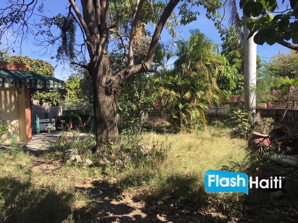 Spacious 3-Bedroom, 3-Bathroom Family Home for Sale in Belvil