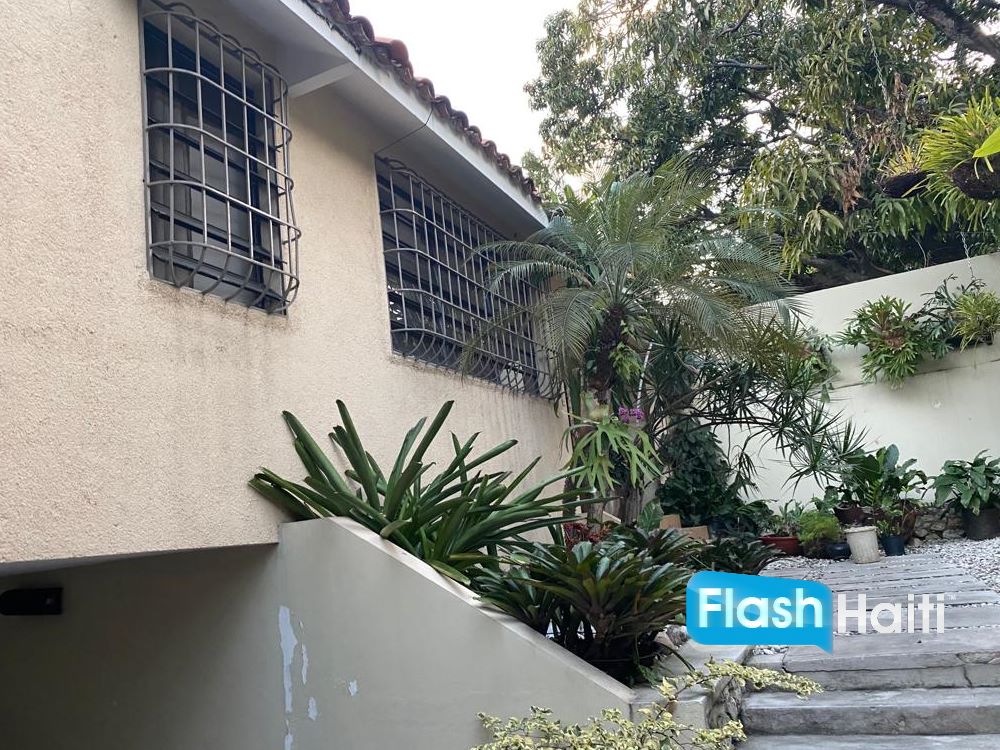 Elegant 3-Bedroom House in Quiet Pétion-Ville Neighborhood – Move-In Ready