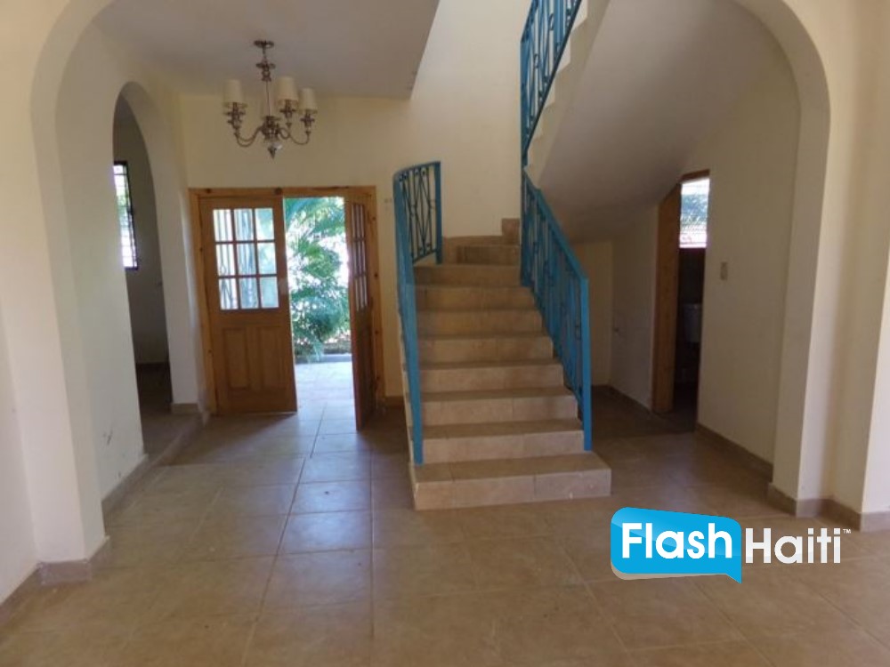 Trésor d’investissement à Jacmel : 3 maisons + 2 studios sur un grand terrain