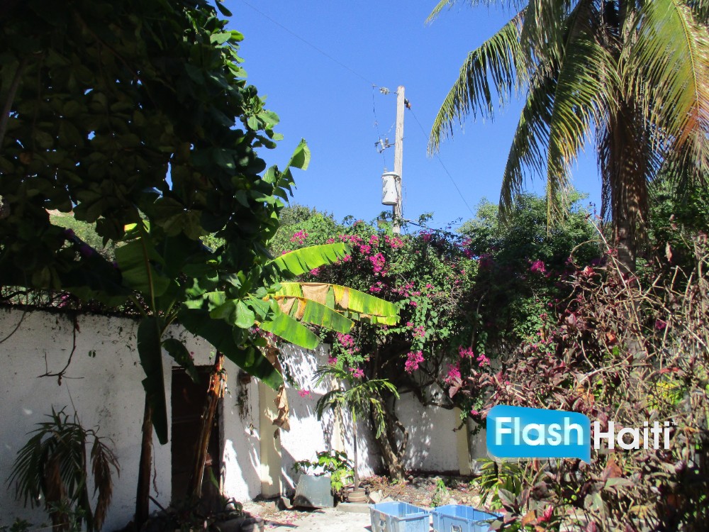 Belle Maison 3 Chambres avec Jardin à Juvenat, Pétion-Ville