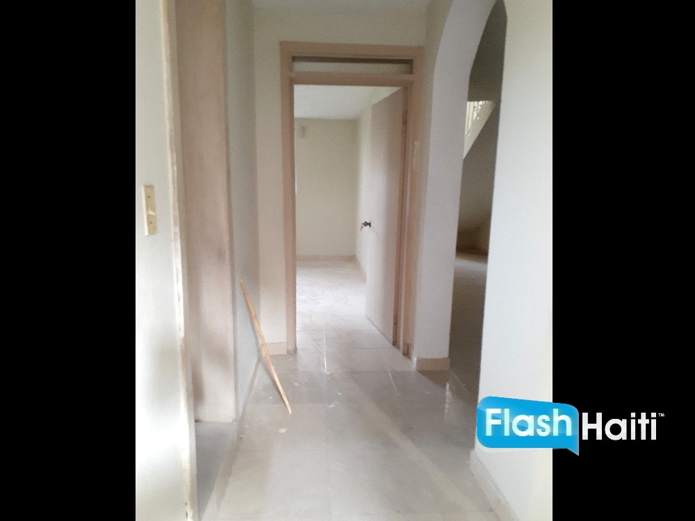 Appartement Neuf a Louer a Diegue, Petionville – 2 Chambres, Parking et Reservoir