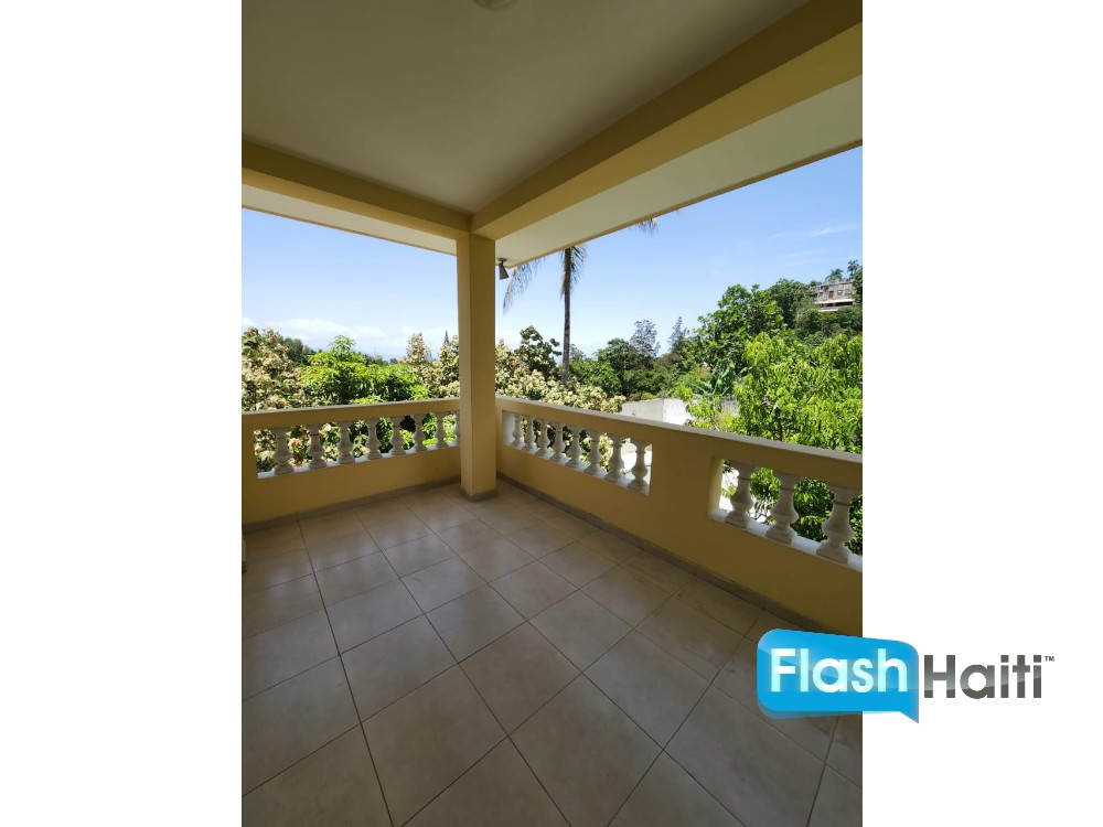 Spacious 5-Bedroom House with Pool for Rent in Pèlerin 5