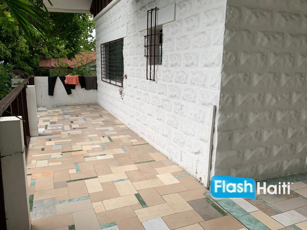 Maison d’Exception à Vendre à Pacot avec Vue Mer Panoramique