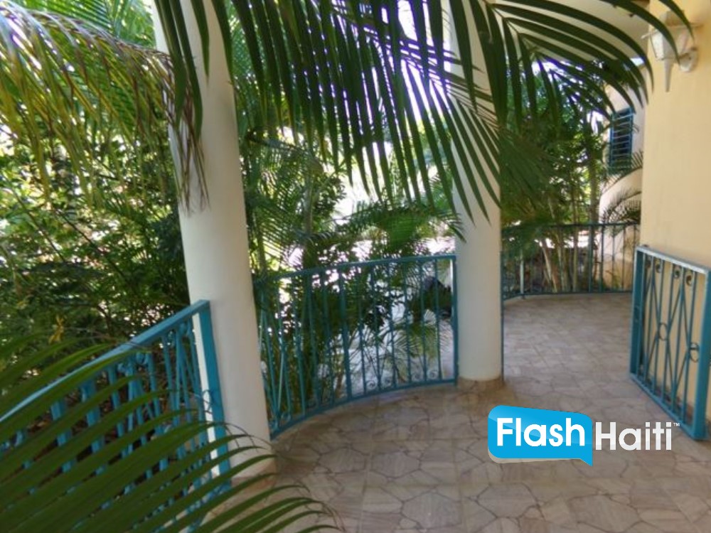 Trésor d’investissement à Jacmel : 3 maisons + 2 studios sur un grand terrain