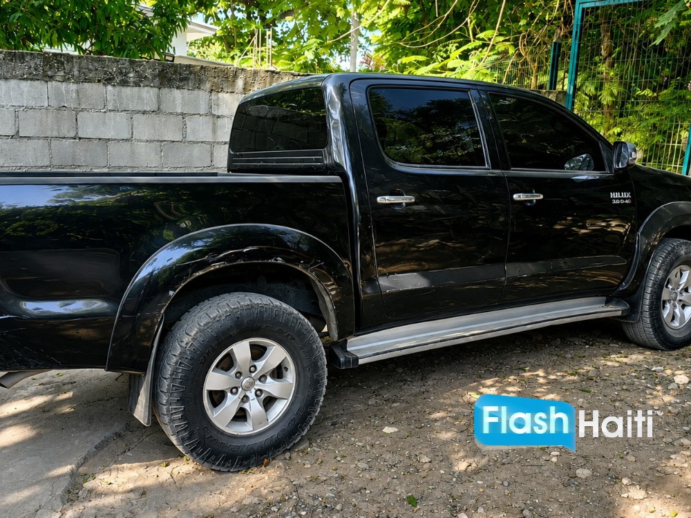 2015 Toyota Hilux (B4 Armored)