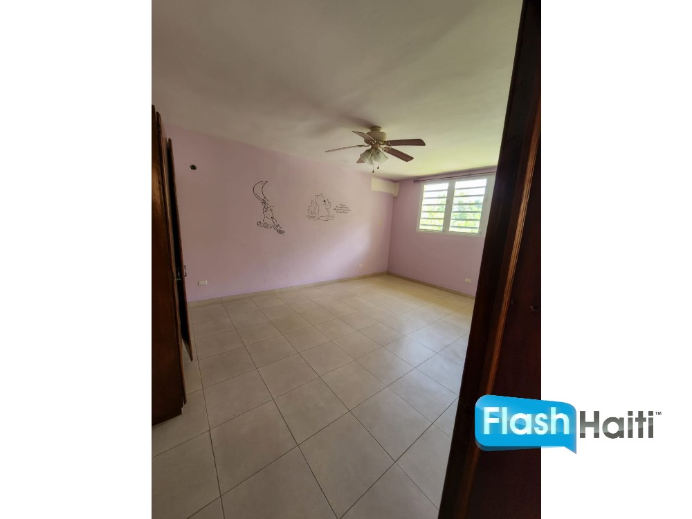 Spacious 5-Bedroom House with Pool for Rent in Pèlerin 5