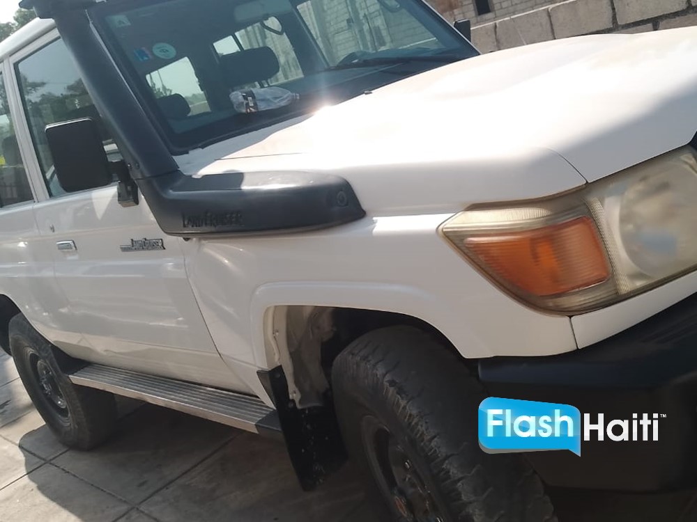 2012 Toyota Land Cruiser (Zo Requin)