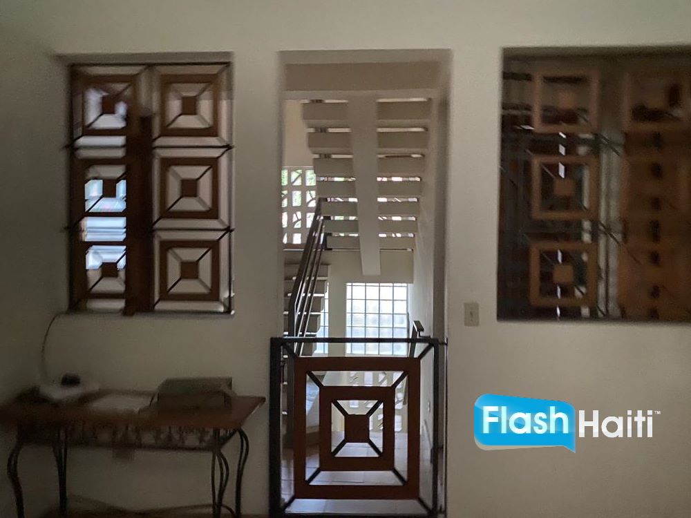 Elegant 3-Bedroom House in Quiet Pétion-Ville Neighborhood – Move-In Ready